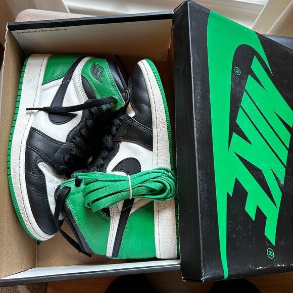 NIKE Air Jordan 1 Retro High OG Grade School - Picture 2 of 11
